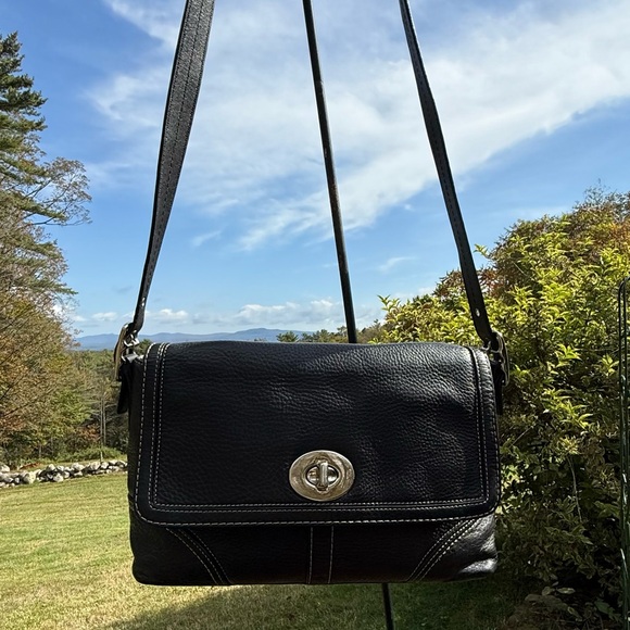 Coach Turnlock Shoulder or Crossbody Bag - Picture 1 of 15